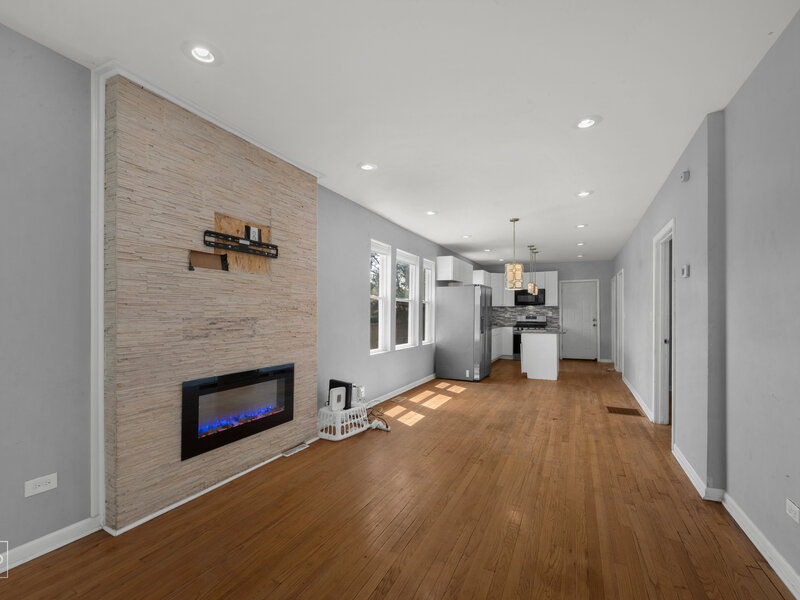9050 S Ellis Avenue Chicago IL 60619