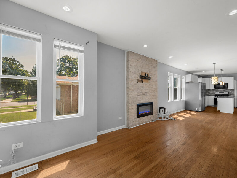 9050 S Ellis Avenue Chicago IL 60619