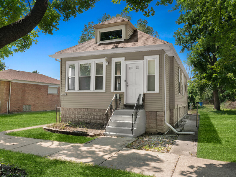 9050 S Ellis Avenue Chicago IL 60619