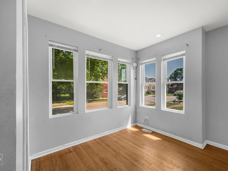 9050 S Ellis Avenue Chicago IL 60619