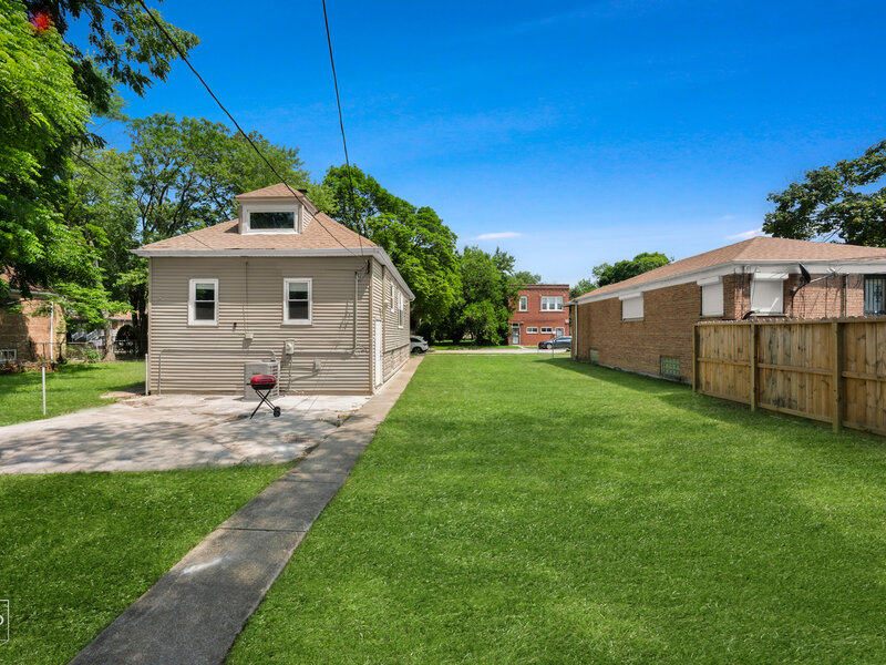 9050 S Ellis Avenue Chicago IL 60619