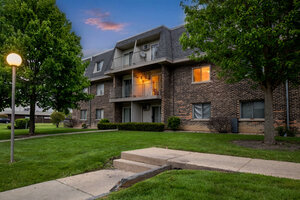 Photo of 876 Blossom Lane Prospect Heights IL 60070 Unit 203