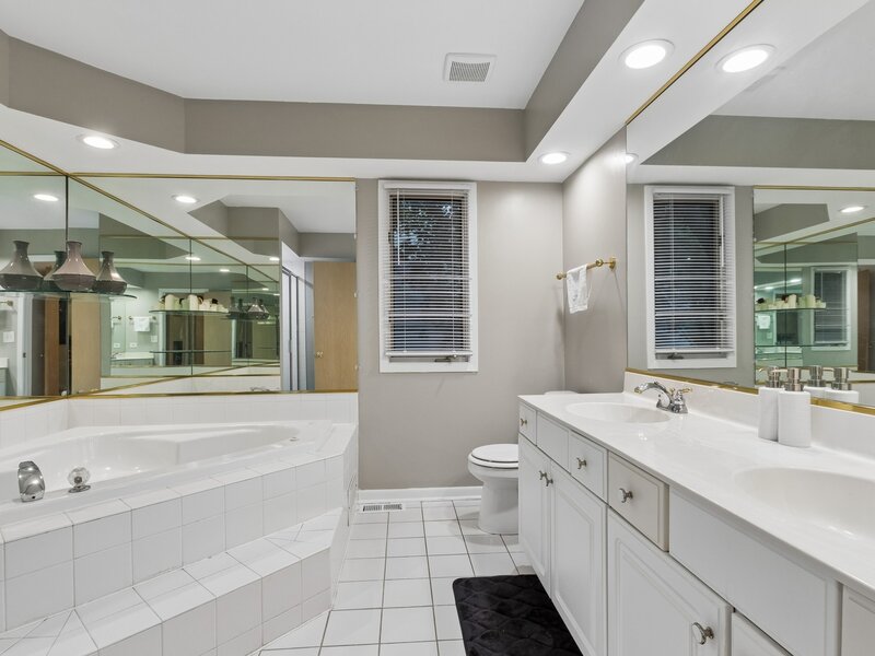 19449 W Forest Lane Mundelein IL 60060