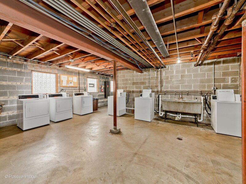 7021 N Ridge Boulevard Chicago IL 60645