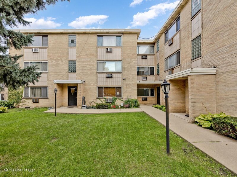 7021 N Ridge Boulevard Chicago IL 60645