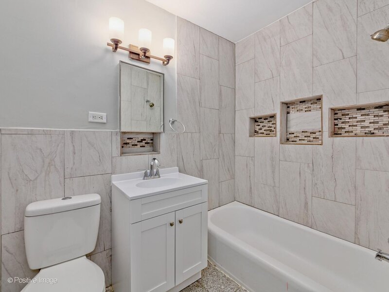 7021 N Ridge Boulevard Chicago IL 60645
