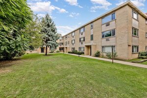 Photo of 7021 N Ridge Boulevard Chicago IL 60645 Unit 1E