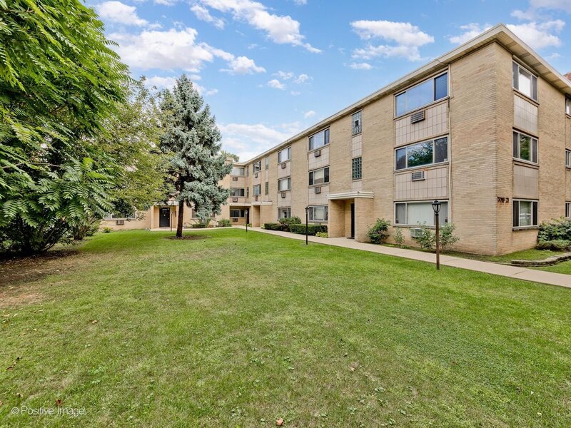 7021 N Ridge Boulevard Chicago IL 60645
