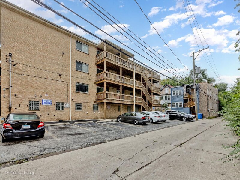 7021 N Ridge Boulevard Chicago IL 60645