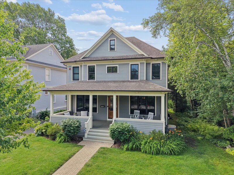 407 Mckinley Avenue Libertyville IL 60048