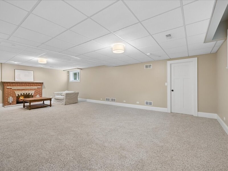 407 Mckinley Avenue Libertyville IL 60048