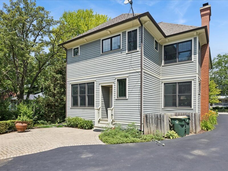 407 Mckinley Avenue Libertyville IL 60048