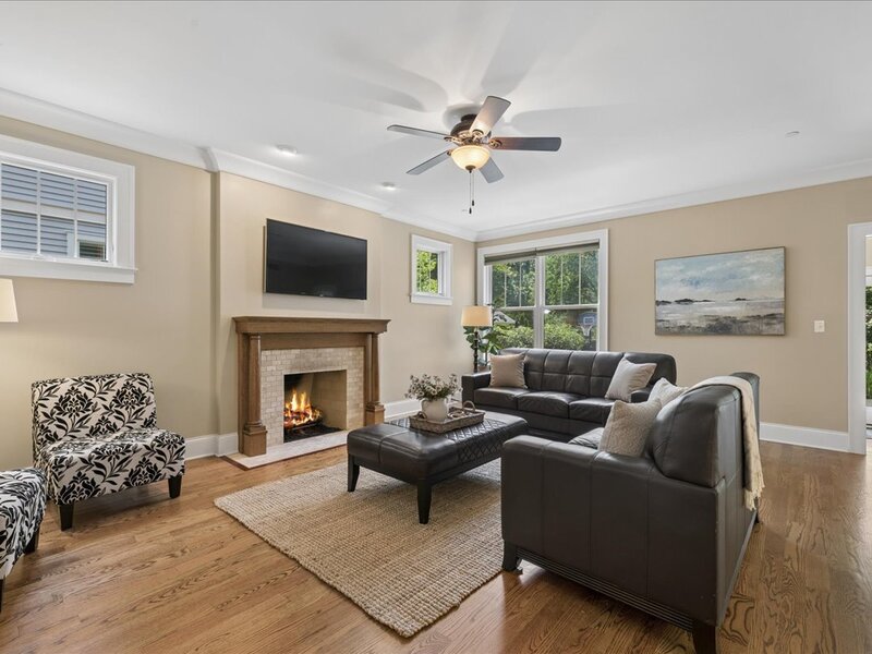 407 Mckinley Avenue Libertyville IL 60048