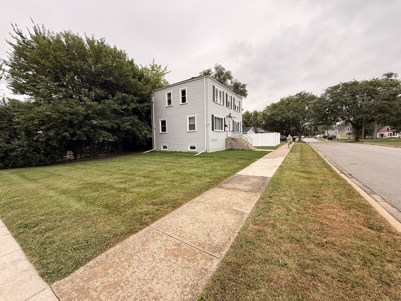431 W Elm Street Villa Park IL 60181