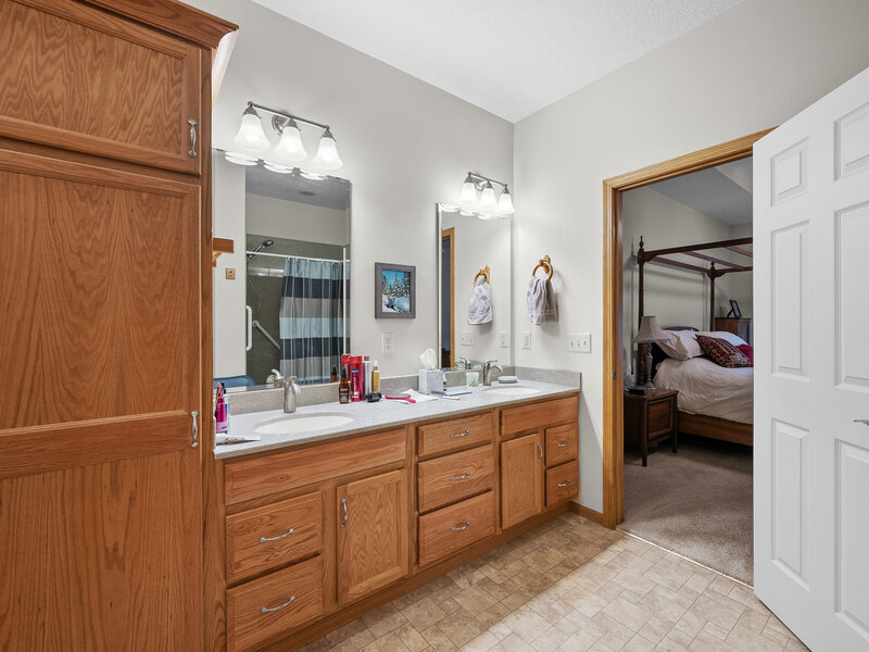 4046 Charles Court Bettendorf IA 52722