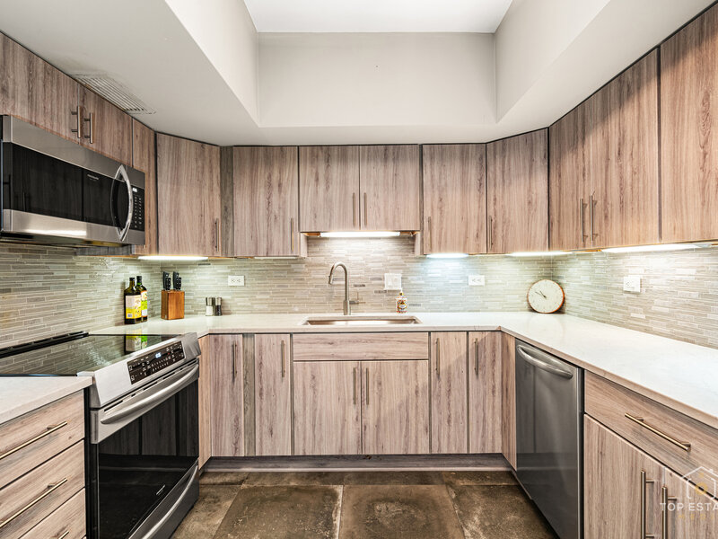 175 E Delaware Place Chicago IL 60611