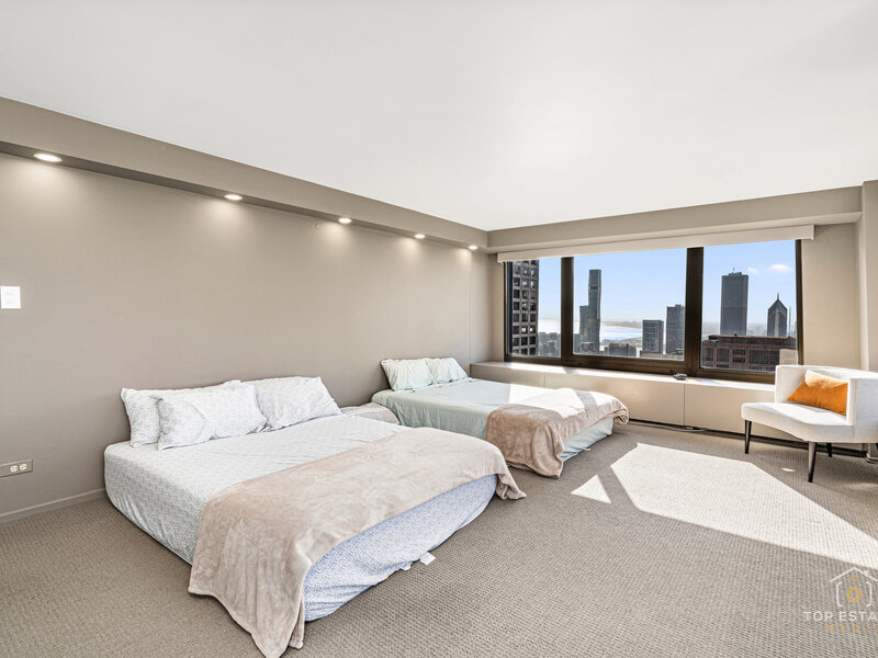 175 E Delaware Place Chicago IL 60611