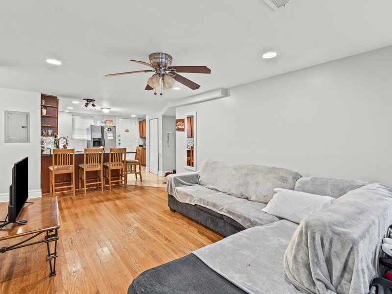 6301 N Richmond Street Chicago IL 60659