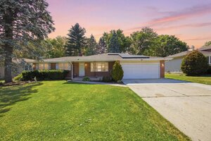 Photo of 904 Chippewa Drive Elgin IL 60120