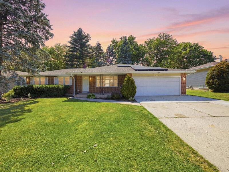 904 Chippewa Drive Elgin IL 60120