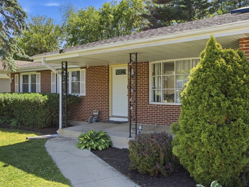 904 Chippewa Drive Elgin IL 60120