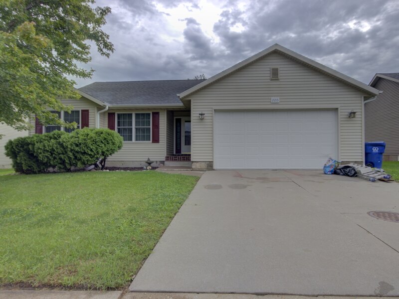2215 W 59th Street Davenport IA 52806