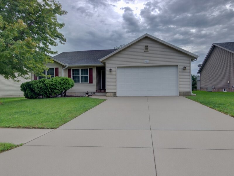 2215 W 59th Street Davenport IA 52806