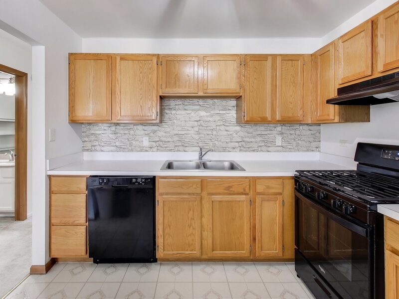 29 N Macgillis Drive Round Lake IL 60073
