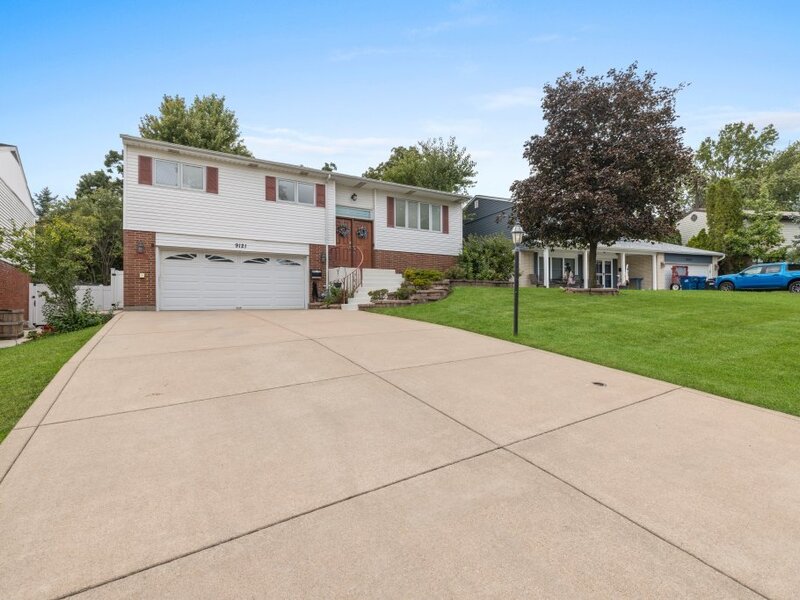 9121 Forest Drive Hickory Hills IL 60457