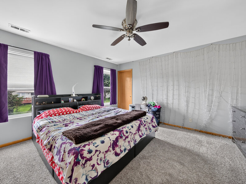 353 Valley Forge Avenue South Elgin IL 60177