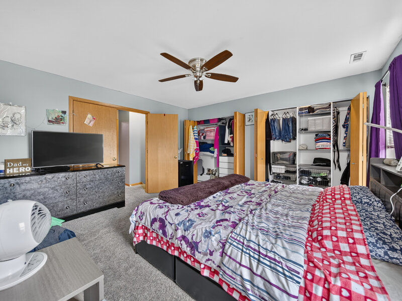 353 Valley Forge Avenue South Elgin IL 60177