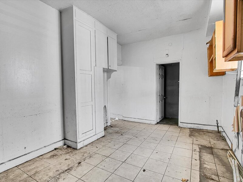 912 W 87th Street Chicago IL 60620