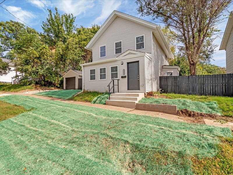 1111 Gaines Street Davenport IA 52804