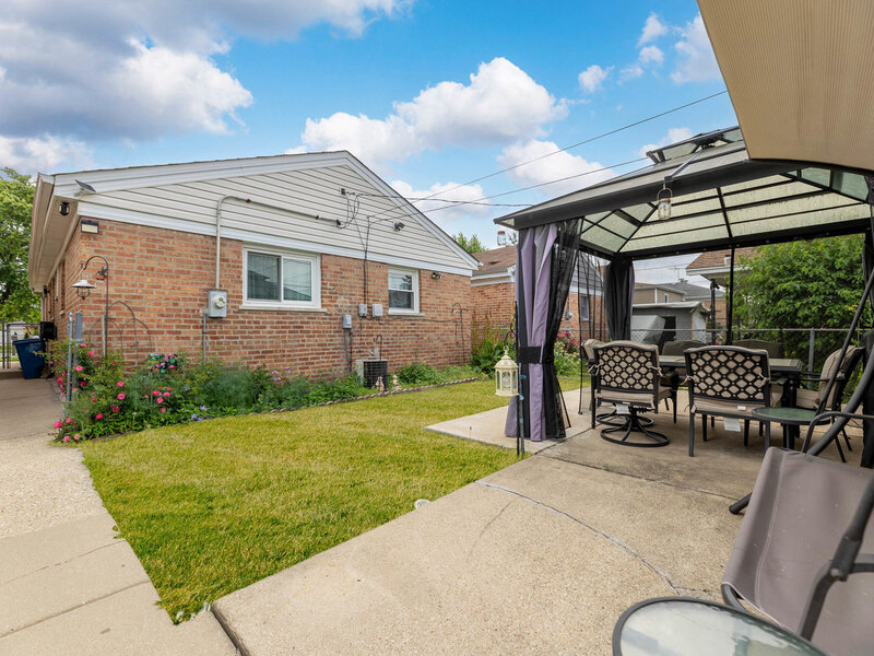 7828 Lotus Avenue Burbank IL 60459