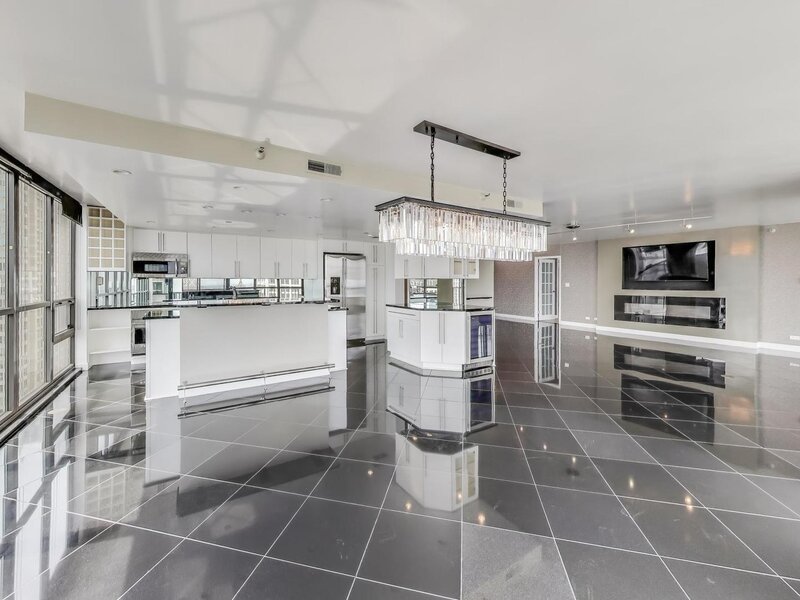 10 E Ontario Street Chicago IL 60611