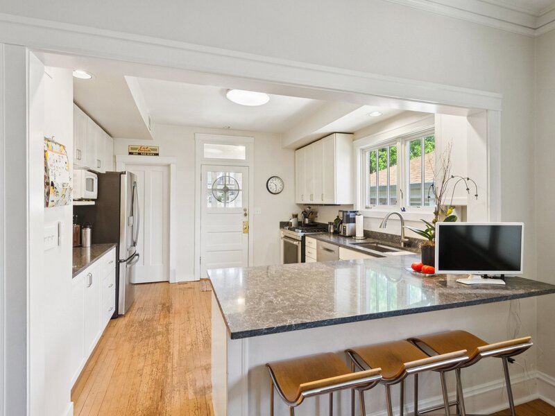 5752 N Sacramento Avenue Chicago IL 60659