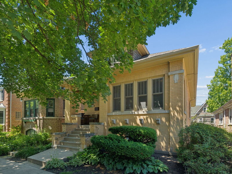 5752 N Sacramento Avenue Chicago IL 60659