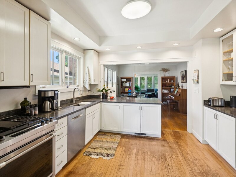 5752 N Sacramento Avenue Chicago IL 60659