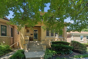 Photo of 5752 N Sacramento Avenue Chicago IL 60659