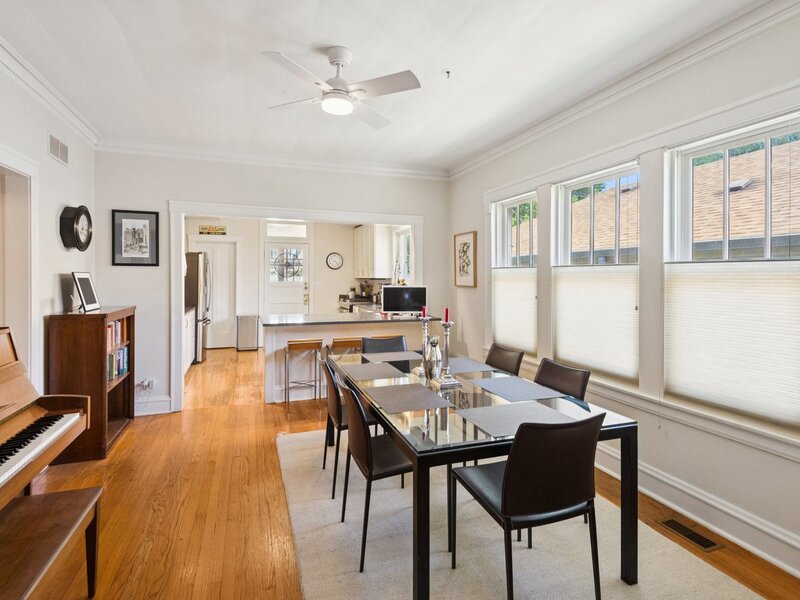 5752 N Sacramento Avenue Chicago IL 60659