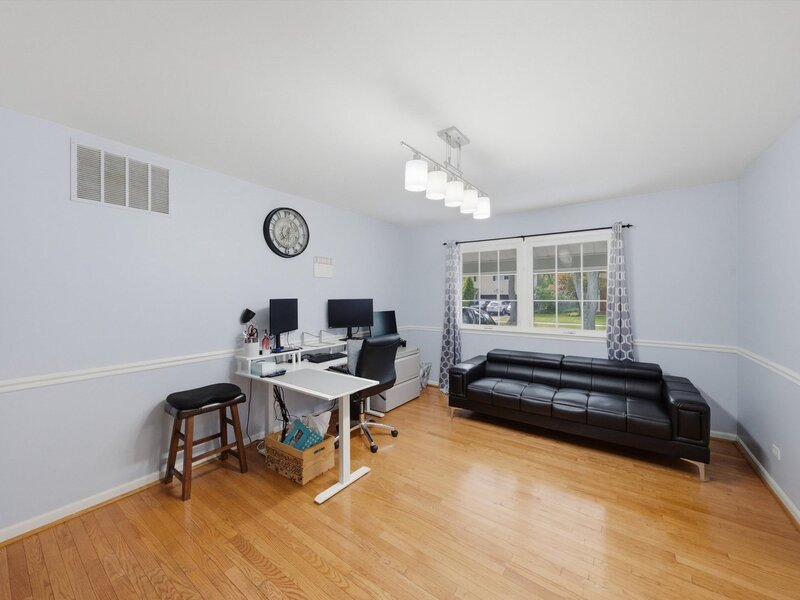 894 E Schirra Drive Palatine IL 60074