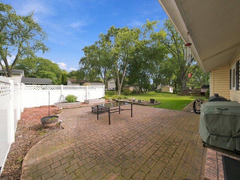 894 E Schirra Drive Palatine IL 60074
