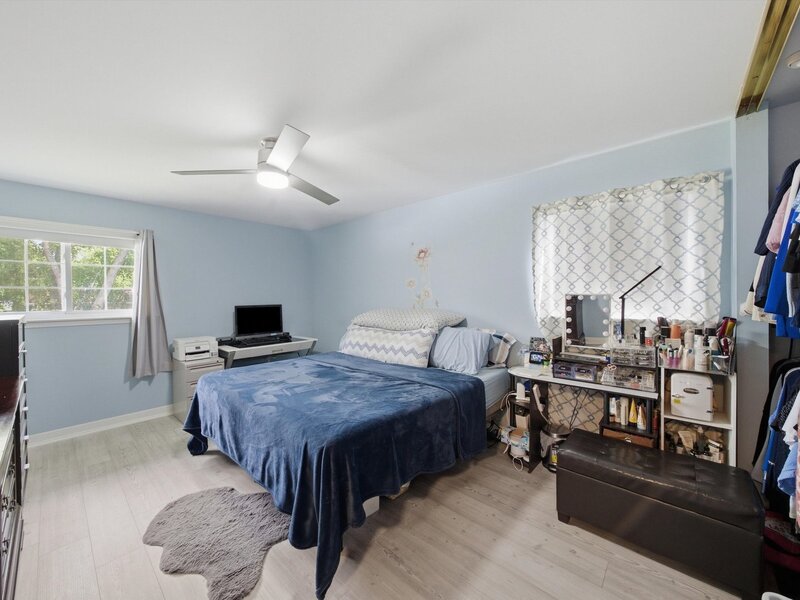 894 E Schirra Drive Palatine IL 60074