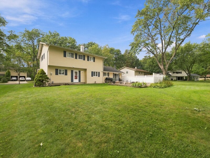 894 E Schirra Drive Palatine IL 60074