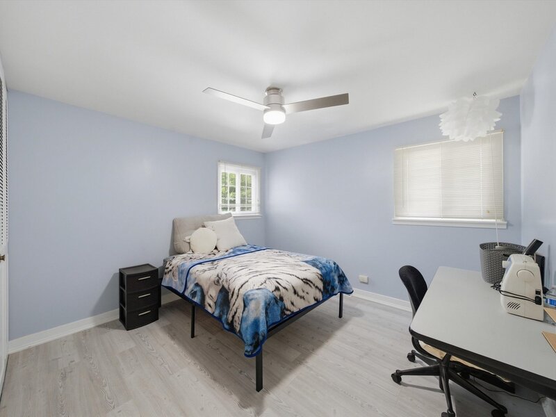 894 E Schirra Drive Palatine IL 60074
