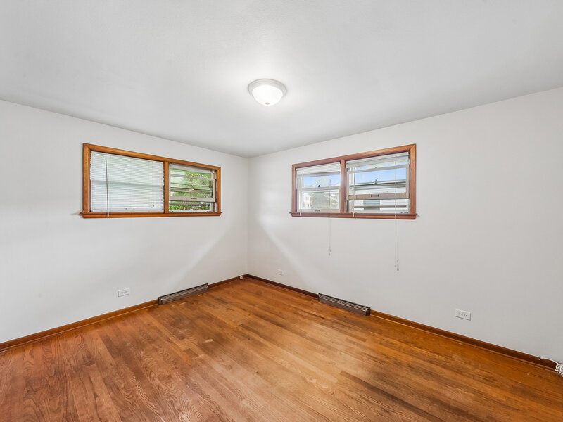 2135 Hawthorne Lane Waukegan IL 60087
