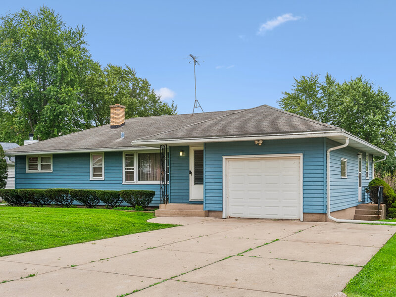 2135 Hawthorne Lane Waukegan IL 60087