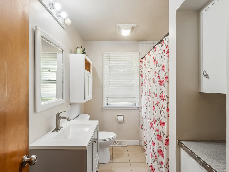 2135 Hawthorne Lane Waukegan IL 60087