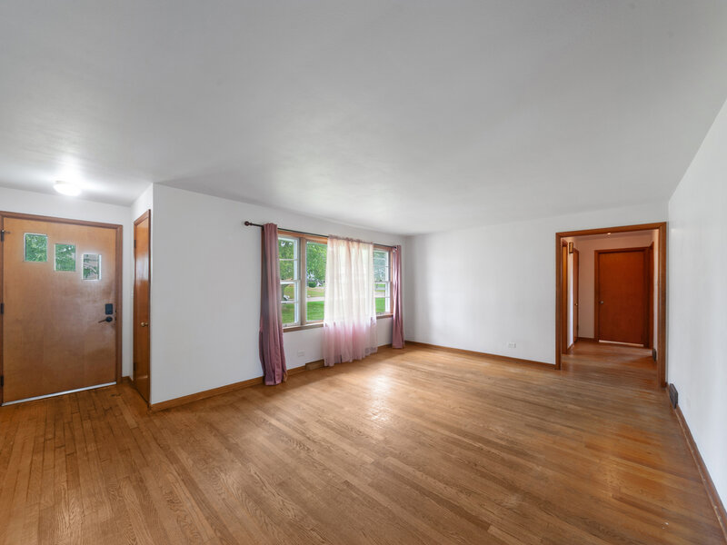 2135 Hawthorne Lane Waukegan IL 60087