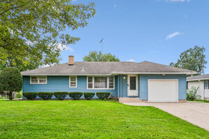 Photo of 2135 Hawthorne Lane Waukegan IL 60087